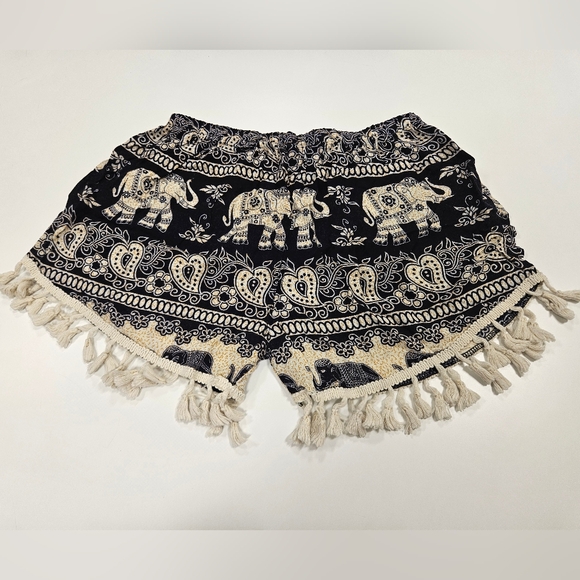 Small Elephant Print Shorts - Picture 3 of 9
